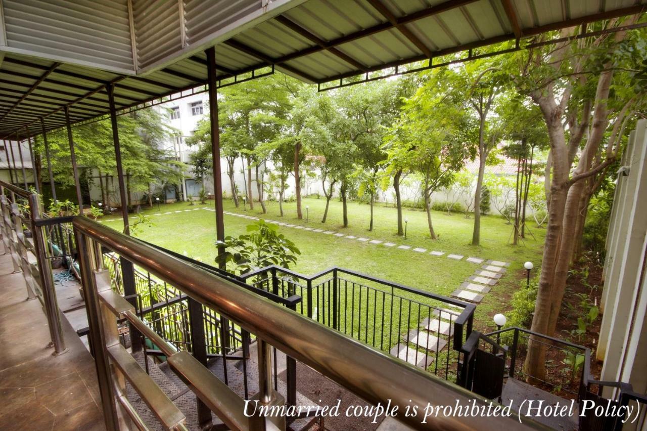 Hotel Gren Alia Jakarta Exterior foto